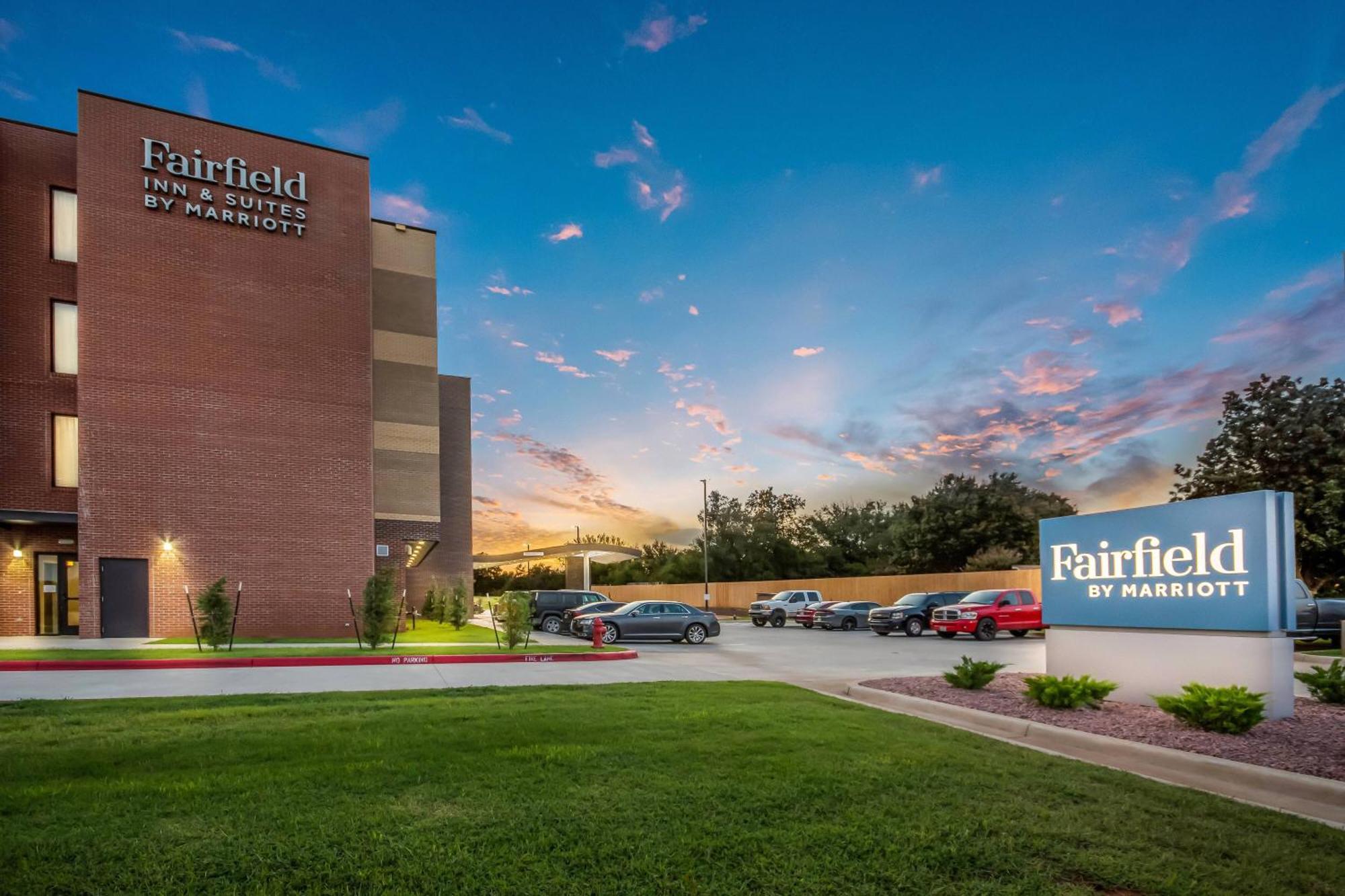 Fairfield Inn & Suites By Marriott Чикаша Екстериор снимка