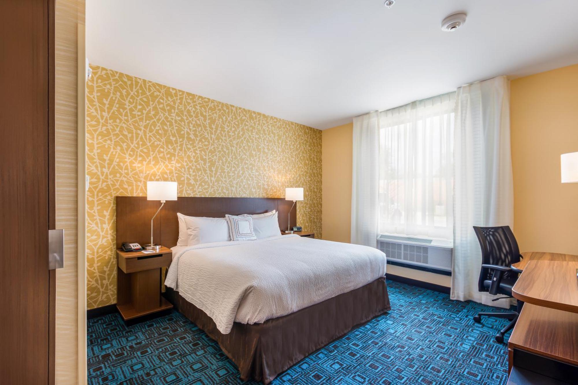 Fairfield Inn & Suites By Marriott Чикаша Екстериор снимка