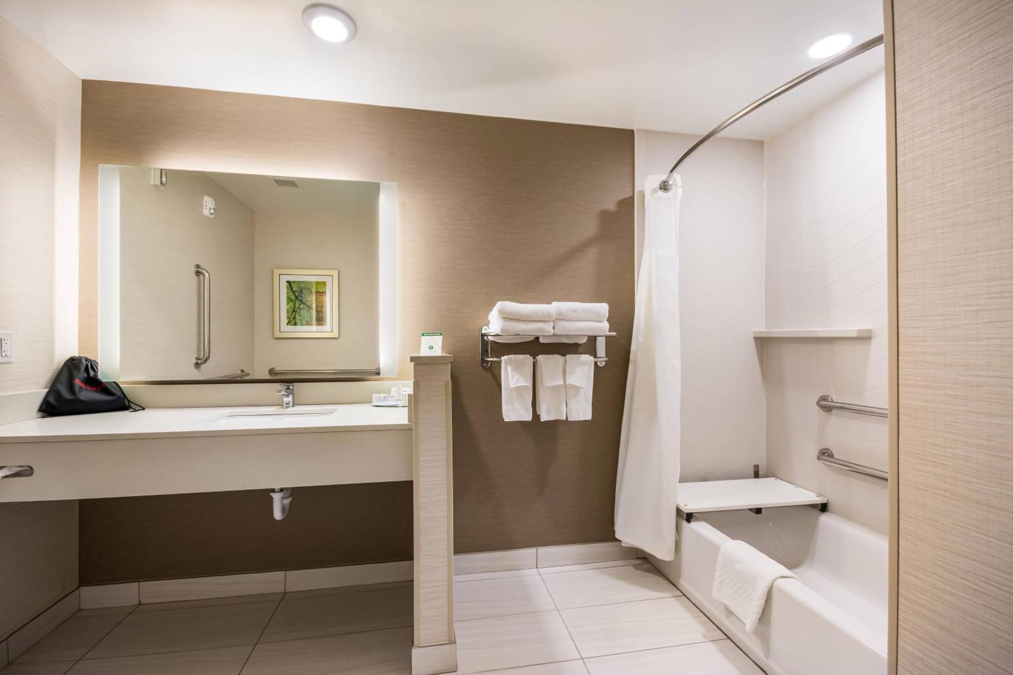 Fairfield Inn & Suites By Marriott Чикаша Екстериор снимка