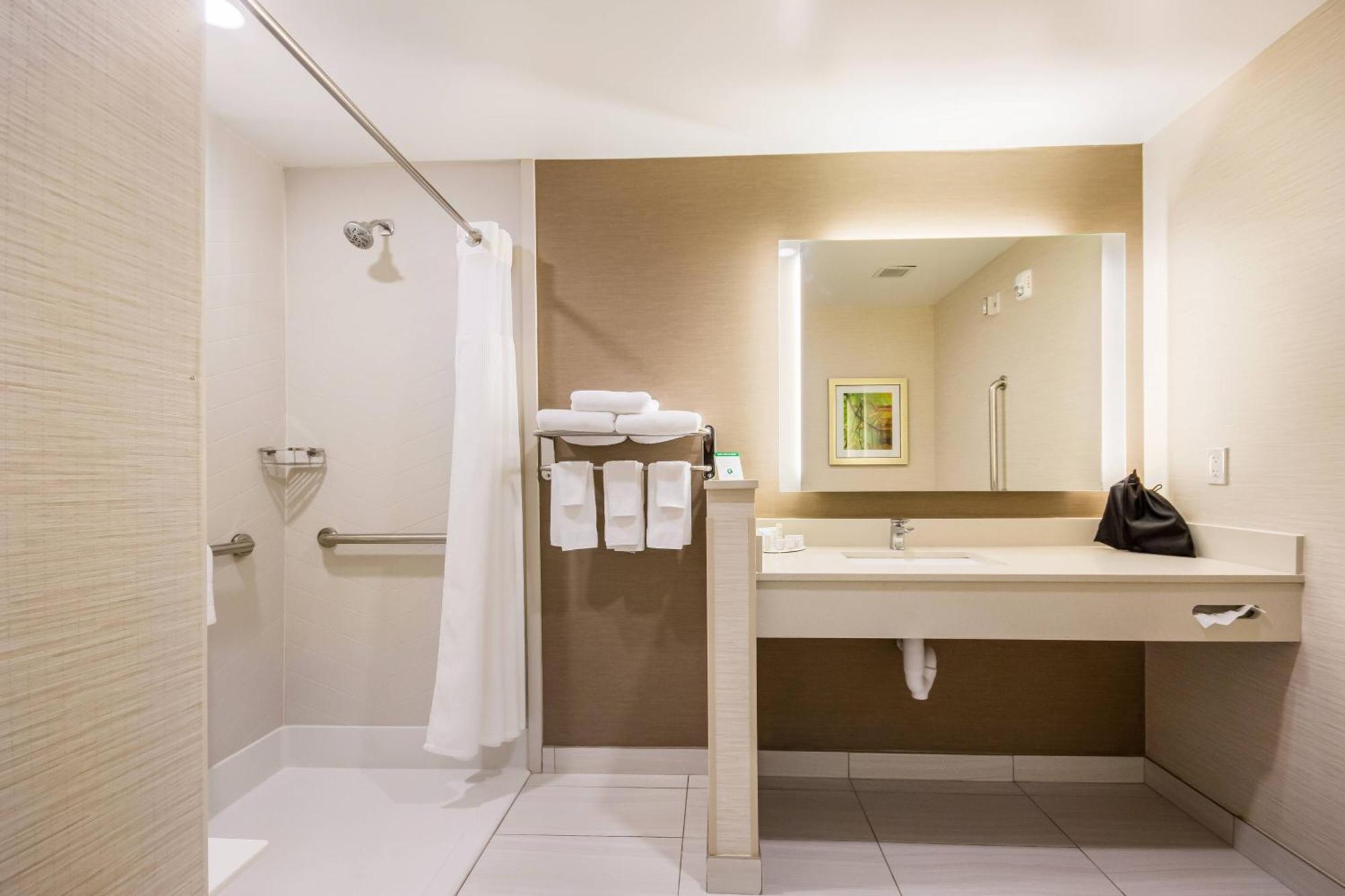 Fairfield Inn & Suites By Marriott Чикаша Екстериор снимка